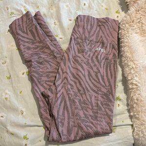 AYBL Pink Zebra Evolve Animal Print Seamless Leggings in Mauve Lilac